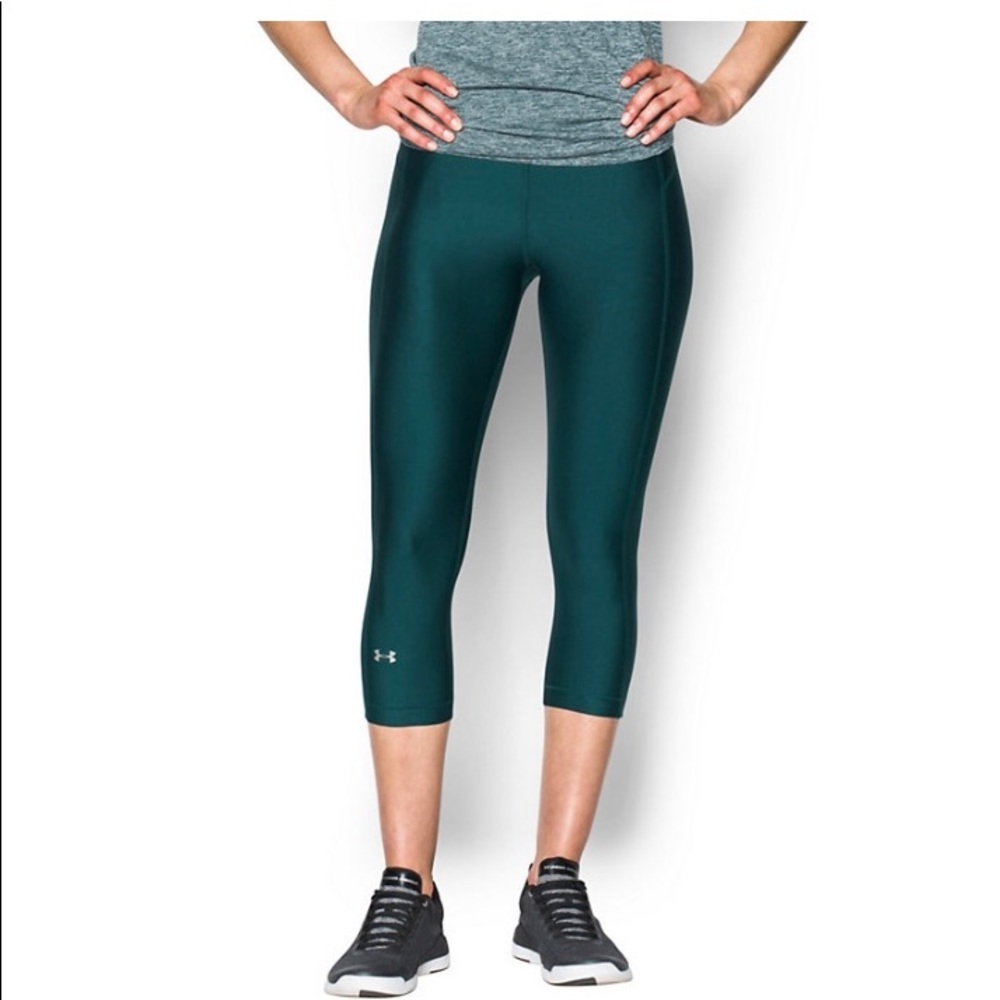 Women’s Under Armour Heatgear mid rise solid capris